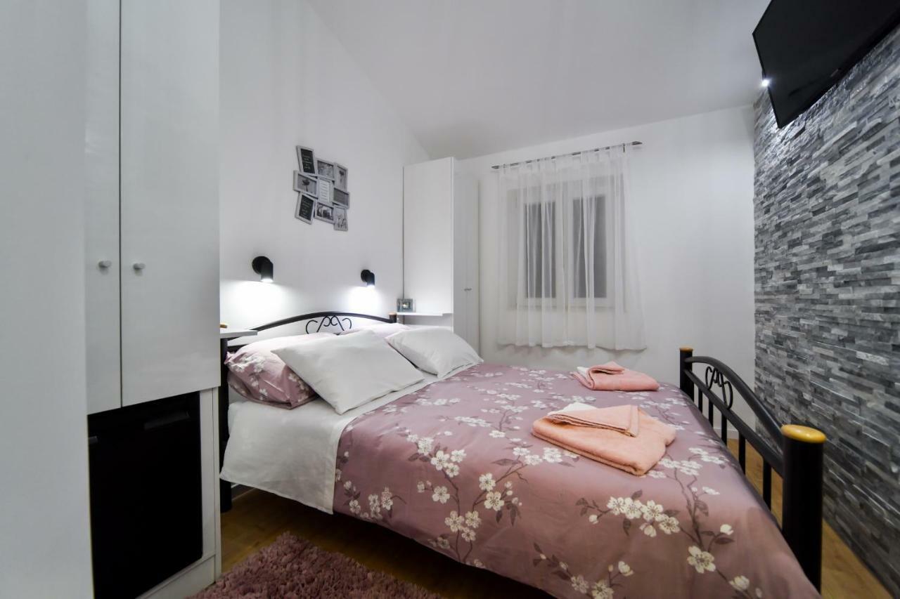 Apartments And Rooms Nekic Zadar Exterior foto