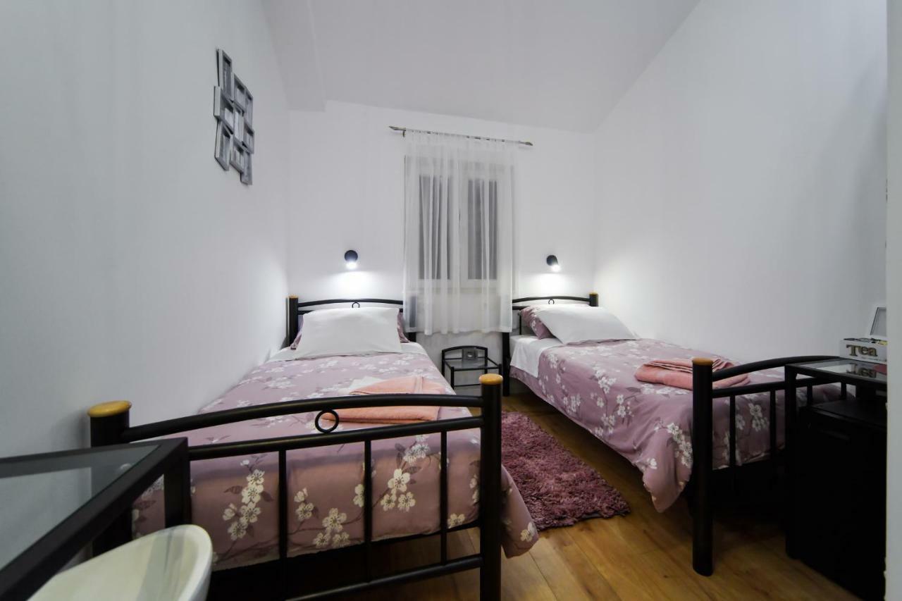 Apartments And Rooms Nekic Zadar Exterior foto
