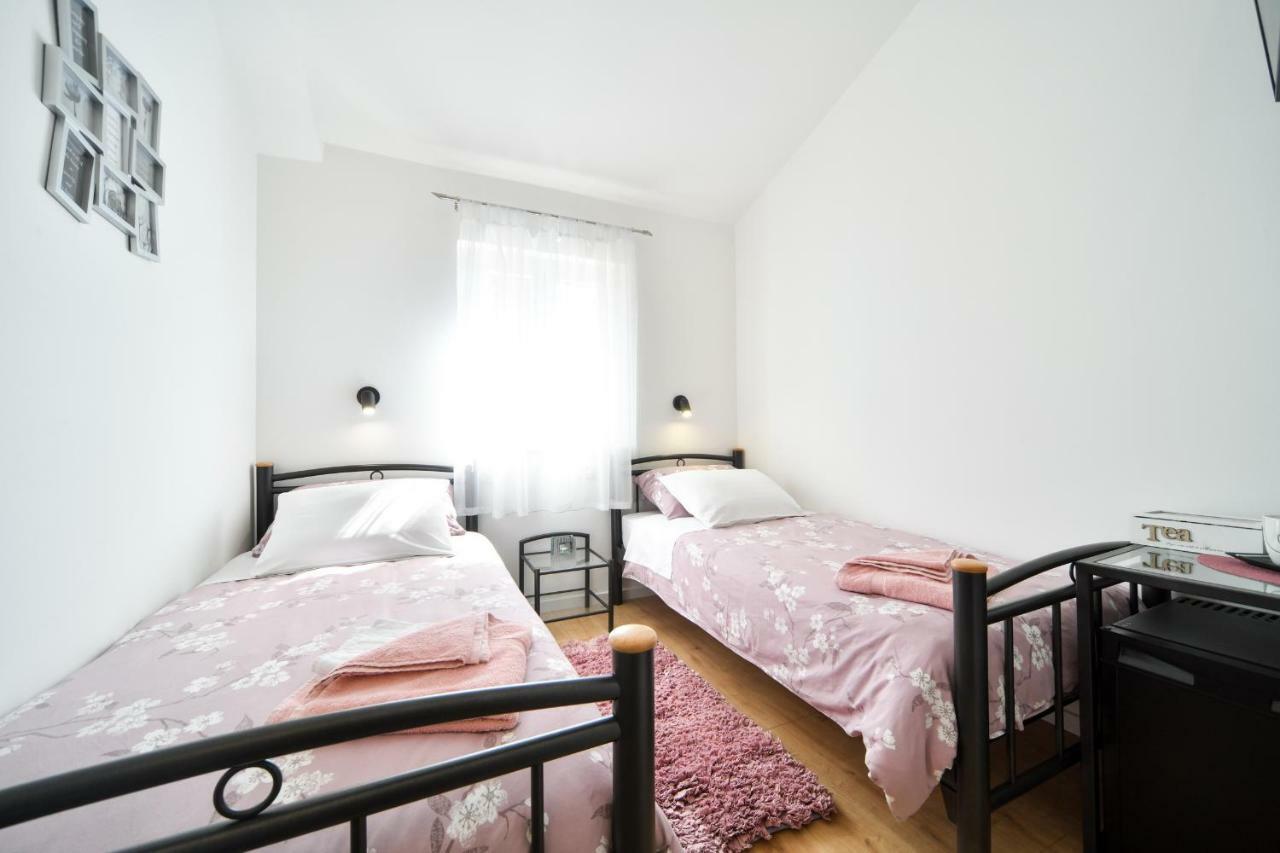 Apartments And Rooms Nekic Zadar Exterior foto